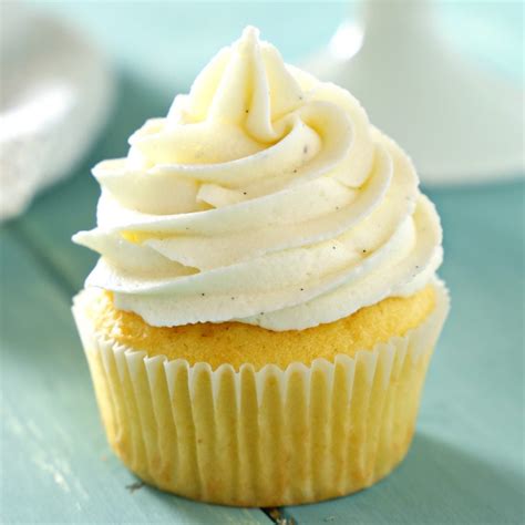 vanilla bean cupcakes  fluffy vanilla bean mascarpone buttercream