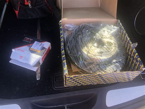 Замена колодок и тормозных дисков — Jeep Grand Cherokee (WK2), 3,6 л ...