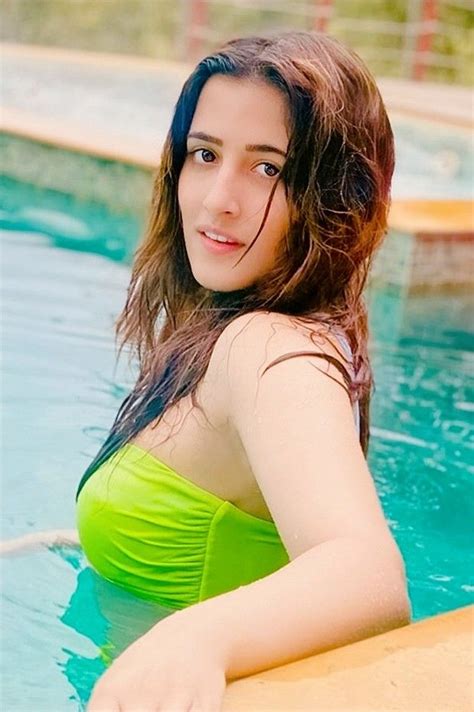 Hot Sexy Nupur Sanon Bikini Pics