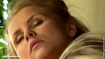 Fisting Favors escena lésbica sensual por SapphiX XVIDEOS