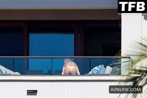 Britney Spears Sexy Seen Showing Off Her Hot Bikini Body During Her Vacation In Maui Aznude