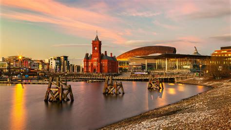 hostels  cardiff  psnight kayak