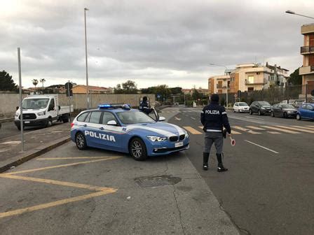 Non si ferma all alt della polizia e si dà alla fuga Venticinquenne