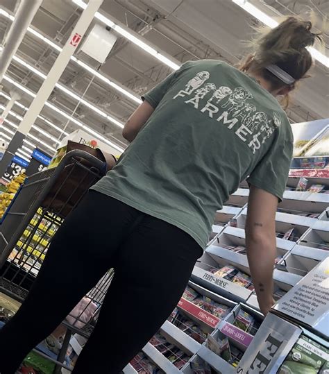 Milf With Nice Squat And Nice Ass Spandex Leggings Yoga Pants Forum