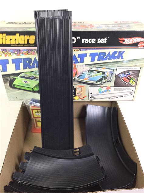 Lot Vintage Hot Wheels Sizzlers Giant O Race Set