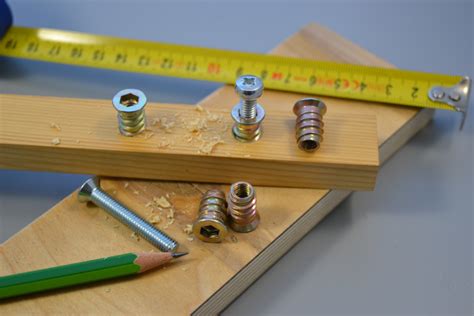 Мебельная гайка М6 ∅10х17 мм