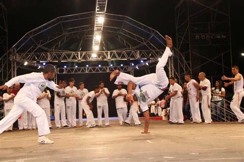 PROJETO DE CAPOEIRA Ensina O Esporte Para Mais De 200 Jovens E Adultos