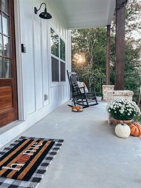 Farmhouse Fall Front porch | Fall front porch, Farmhouse fall, Farmhouse style