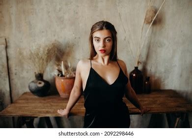 28 702 Tall Brunette Images Stock Photos Vectors Shutterstock