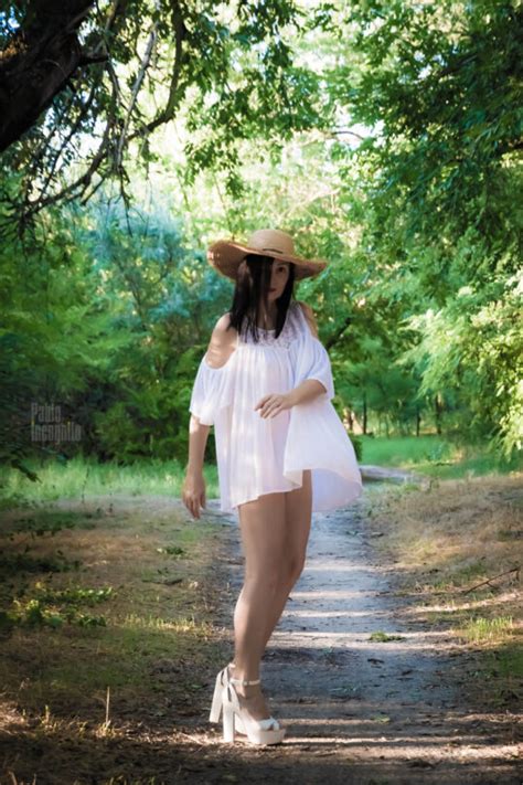 Sunny Walk Nude Photos In The Park Light Flashes Pablo Incognito