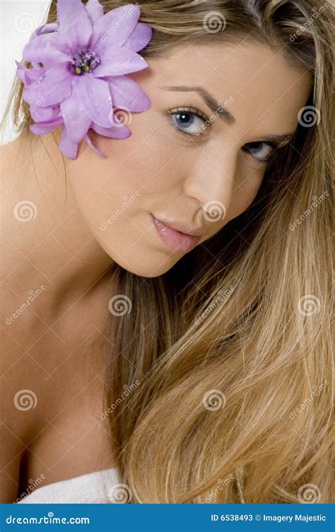 Femme Avec Du Charme Blonde De Verticale Image Stock Image Du Sensuel Assez 6538493