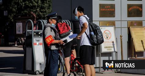 Covid teste anal obrigatório para quem chegue a Pequim e Tsingtao TVI Notícias