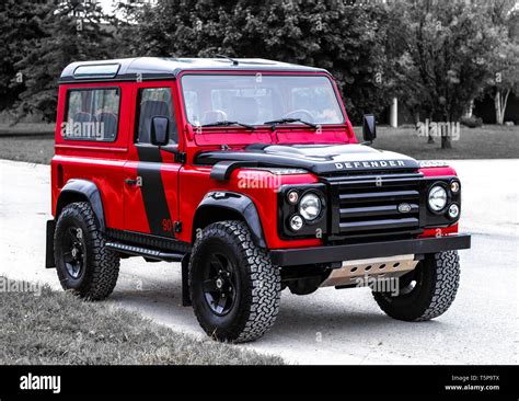 Black and Red Defender - campestre.al.gov.br