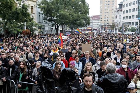 Bratislava Zwei M Nner Vor Gay Bar Von J Hrigem Erschossen