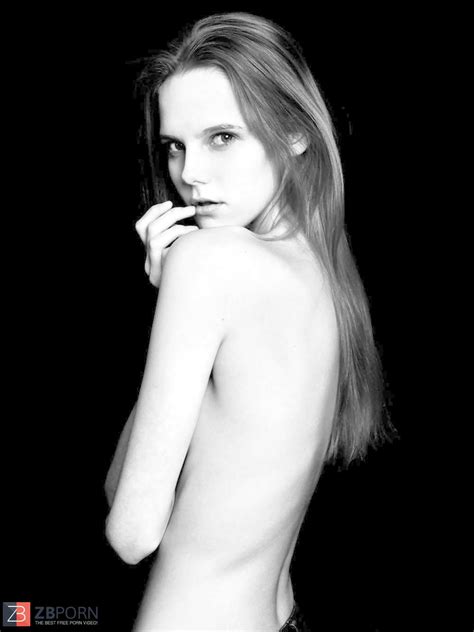 Non Naked Teenagers ZB Porn