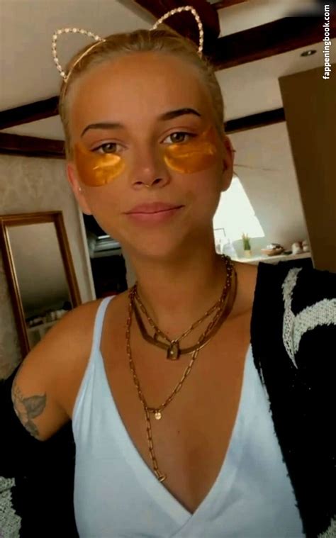 Kira Rodrigues Kira Rodrigues Nude Onlyfans Leaks Fappening Fappeningbook