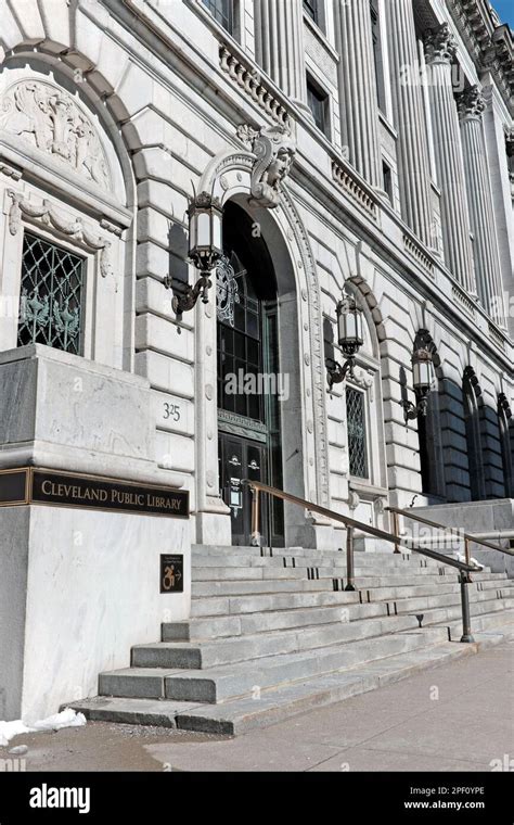 Downtown cleveland public library exterior hi-res stock photography and images - Alamy