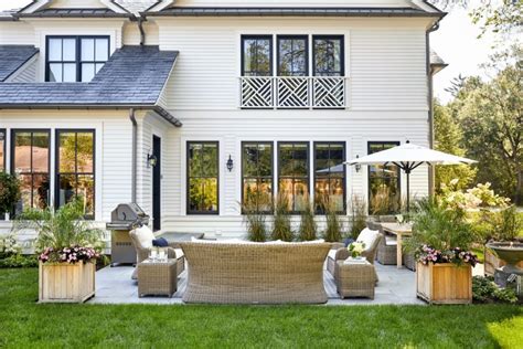 15 Majestic Farmhouse Patio Designs That Will Make You Want To Live Outside