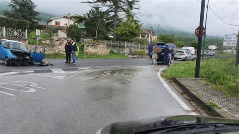 Scontro Tra Due Veicoli A Polla In Gravi Condizioni Un Pensionato