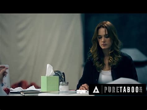 El médico de inseminación PURE TABOO impregna a la MILF Siri Dahl después de que Lena Paul