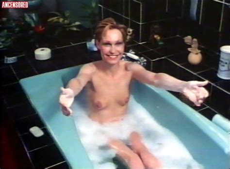 Naked Yokki Rhodes In Commuter Husbands