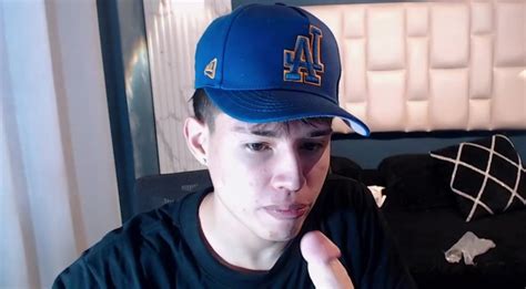 PRETTY LATINO TEEN ON WEBCAM DILDO ThisVid