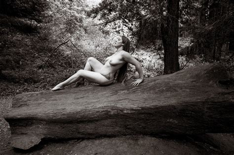 Beautiful Chick Lana Del Lust Posing Completely Naked Outdoors Photos