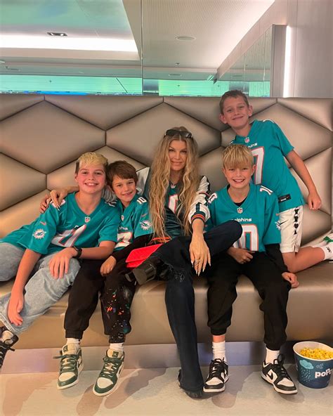 Fergie | 💜💜 #wbw | Instagram