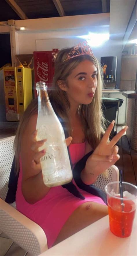 Tributes paid to Holly (19) - The Voice