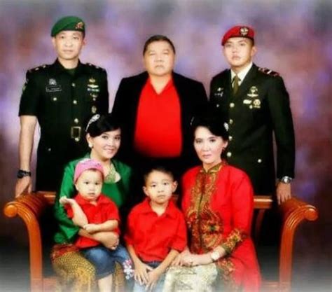 Potret Anggun Ibunda Mayor Teddy yang Jarang Tersorot, Sama-sama ...