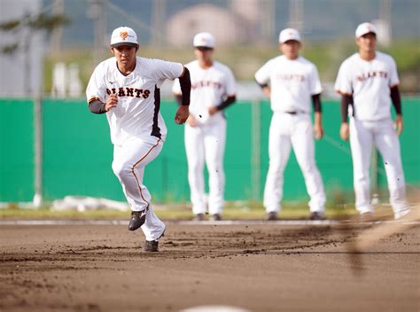 巨人情報サンスポ On Twitter 【練習風景から🏟️】 鈴木尚広 コーチの指導を受け、走塁練習に臨む 井上温大 直江大輔 赤星優志 山田龍聖 投手（撮影・斎藤浩一