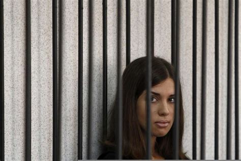 Russie la Pussy Riot en grève de la faim transférée de sa prison à l hôpital