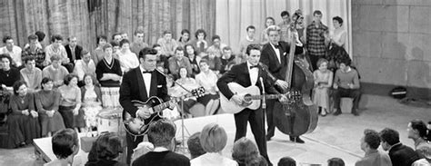 Lonnie Donegan Skiffle Group | Lonnie donegan, Special, Fictional ...