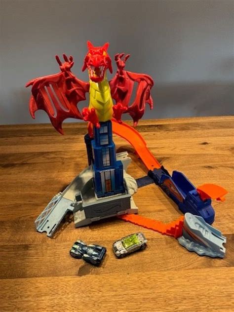 Hot Wheels Drache Und Schlange Und Autos Gebraucht In Uster F R Chf Nur Abholung Auf