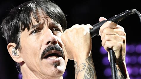 Why Anthony Kiedis Didn T Like The Red Hot Chili Peppers Opening Up For The Rolling Stones