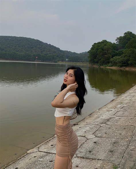 Nh Tiktoker H I Anh Bikini T O B O Khoe V Ng Ba Sexy