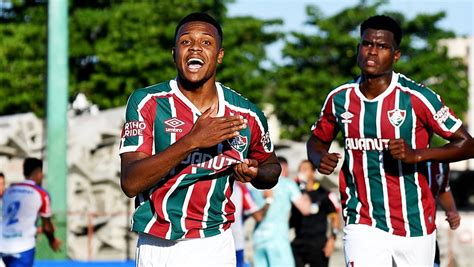 Fluminense renova contrato Alexandre Jesus até o fim de 2025