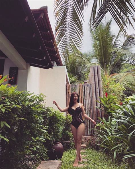 Hè qua lâu rồi mà sao nữ Vbiz vẫn tích cực diện áo tắm bikini khoe body nóng đến bỏng mắt