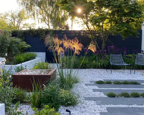10 Stunning Small Garden Centerpiece Ideas To Elevate Your Outdoor Décor