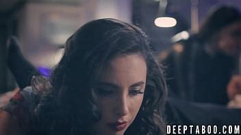 Beauty Gets Her Wet Pussy Fucked In Trio XNXX