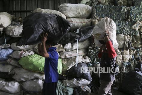 Cerita Warga Tangerang Lebih Semangat Pilah Sampah Karena Menghasilkan