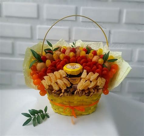 Корзинка с сухофруктами in 2024 | Food bouquet, Table decorations, Decor