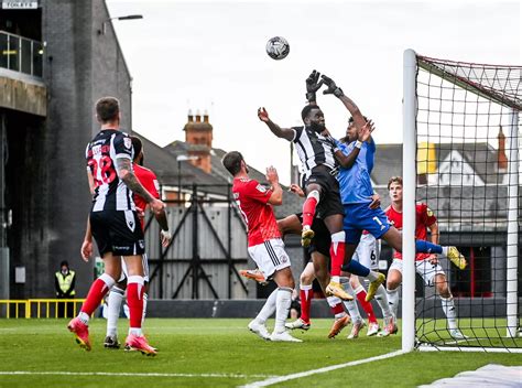 Grimsby Town Crawley Town In Pictures As Late Strike Sinks Mariners