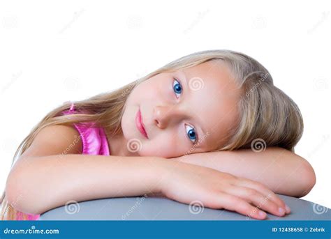 Fille Blonde De Cheveu Assez Long Avec Des œil Bleu Photo stock Image du horizontal âge