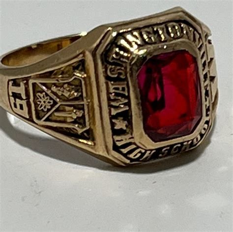 1967 Girls Class Ring High School Gem