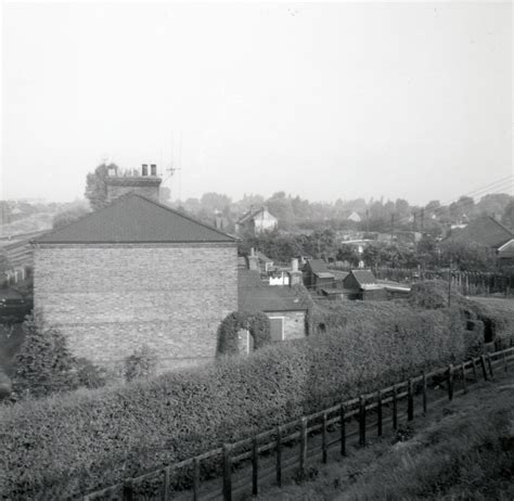 How to Reach Laindon Railway Station by Bus or Train 2