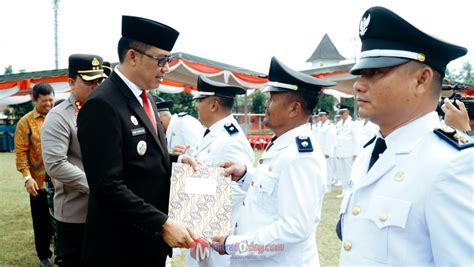 Pj Bupati Batu Bara Kukuhkan Dan Serahkan Sk Perpanjangan Masa Jabatan