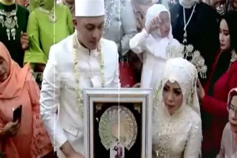 Muzdalifah Mantan Istri Nazar Diterpa Isu Perceraian Pisah Ranjang