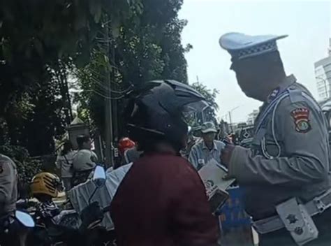 Lingkaran Viral Oknum Polisi Diduga Lakukan Pungli Saat Lakukan