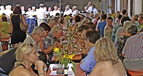 Idyllischer Hock Und Lieder Zum Mitsingen Efringen Kirchen Badische